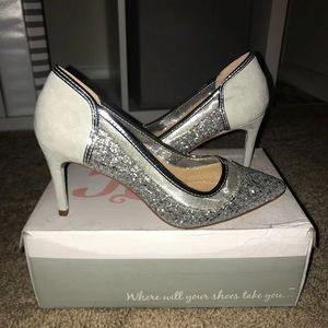 dsw grey pumps